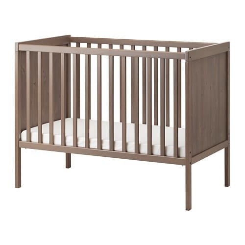 СУНДВИК Кроватка детская IKEA Дно кроватки можно устанавливать на двух разных уровнях.