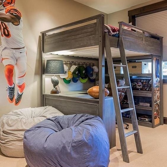 Major sporty-cool room inspo via @restyledesign! Link in bio to shop this look featuring our Sleep + Study Loft. 💯🏈🏆 . #lovemypbteen