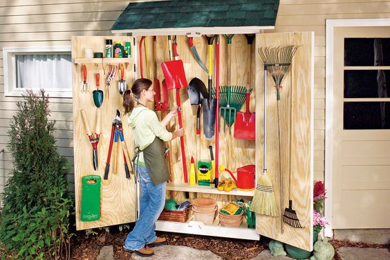 g-tips-and-ideas-garden-tool-cabinet-jun14-p34-MAIN.jpg (1000×667)