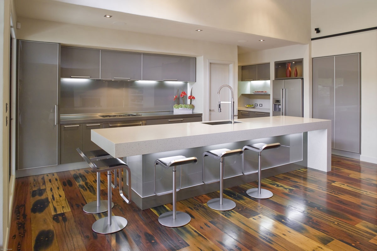 11-silver-and-white-modern-kitchen.jpg