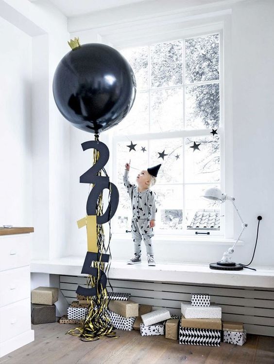 15 Balloons to Make Your New Year’s Eve Party Festive AF via Brit + Co