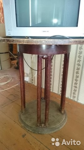Продаю столик старинный из красного дерева— фотография №3