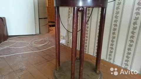 Продаю столик старинный из красного дерева— фотография №2