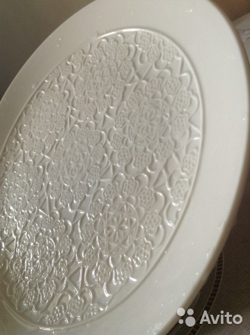 Шесть прекрасных белых рельефных тяжелых тарелок— фотография №2