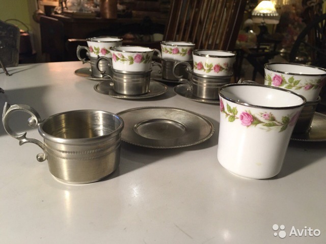 Кофейные чашки с блюдцами и подстаканниками— фотография №2