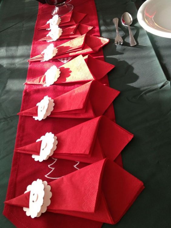 15 Most Easiest DIY Christmas Napkins To Adorn Your Christmas Table