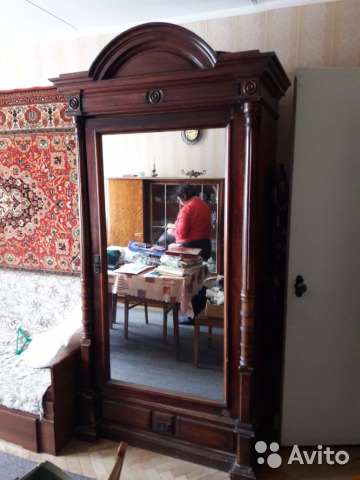 2 Старинных шкафа (платяной с зеркалом и книжный )— фотография №1