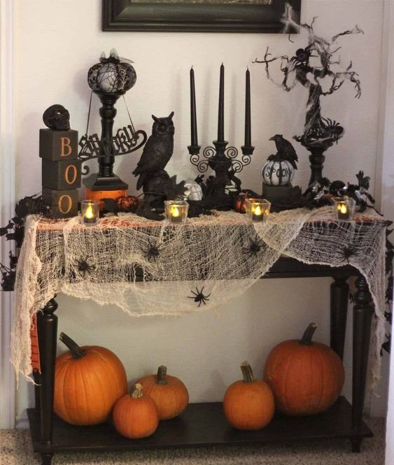 25 Ideas To Style Your Console Table With Spooky Halloween Decorations