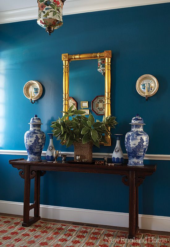 I have been trying to decide how to decorate my hallway and thought a one wall color might be too boring, but this high gloss wall proves it isn't! And in teal, my favorite color!!