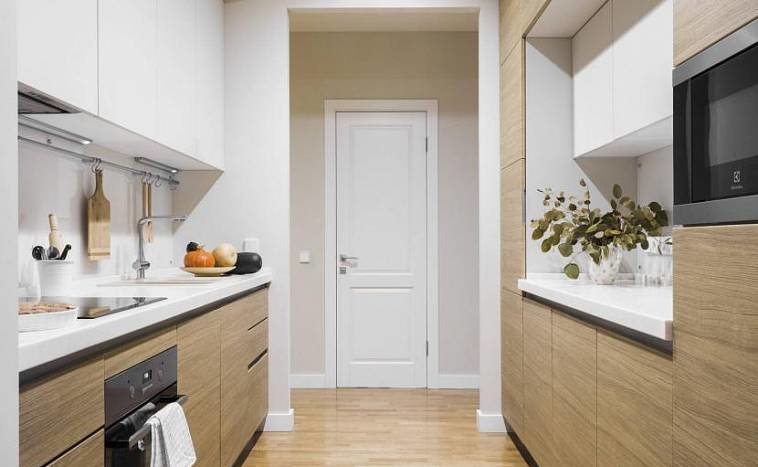 Кухня в коридоре: как правильно перенести и оформить, полезные приёмы для  создания комфортного пространства - 25 фото