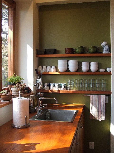 Kitchen sink + very simple kitchen shelves