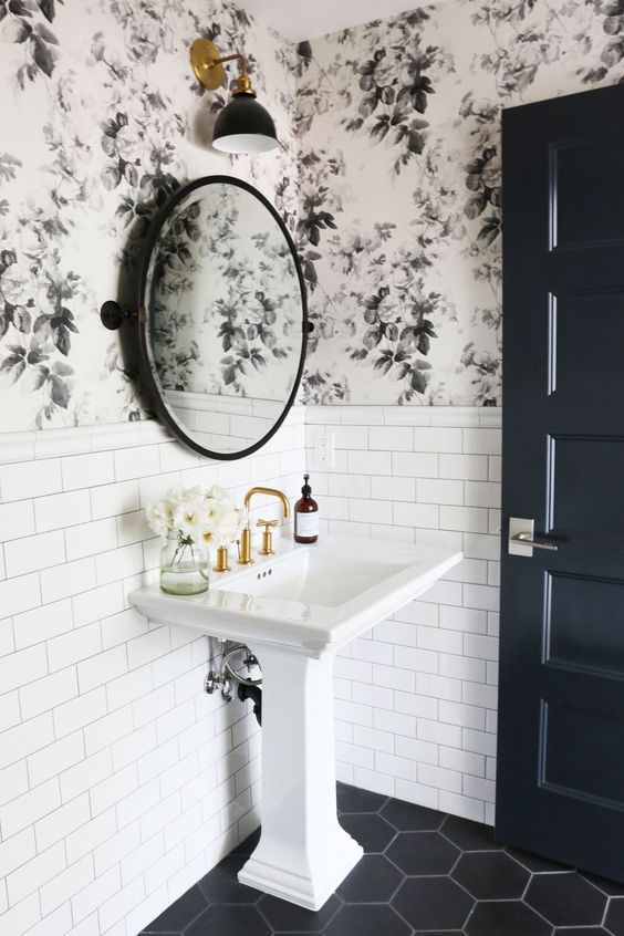 Small bathroom? No worries! Read our 5 tips to help maximize the space!