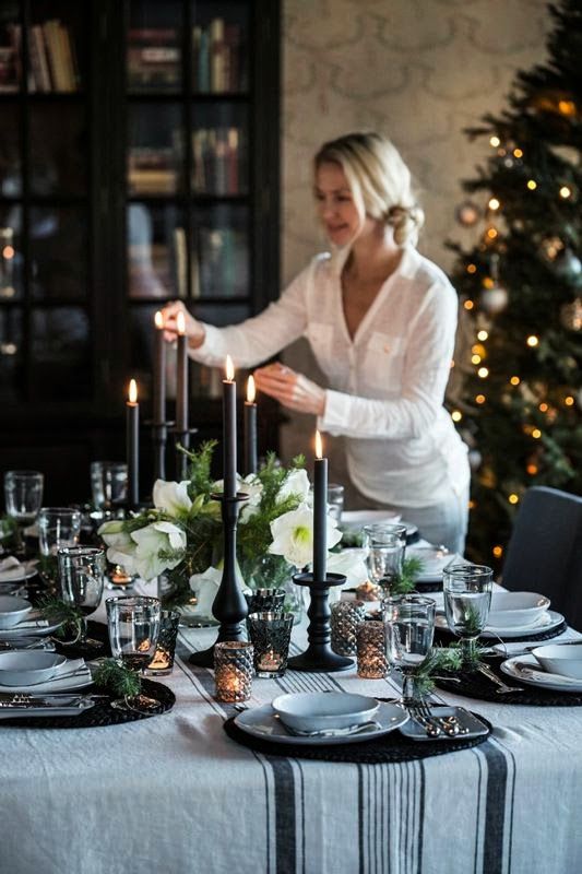 Chic Christmas setting with black and white for that Scandinavian edge