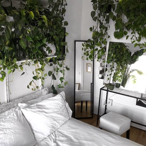 Waking up in a bed draped in greenery doesn’t sound half-bad...