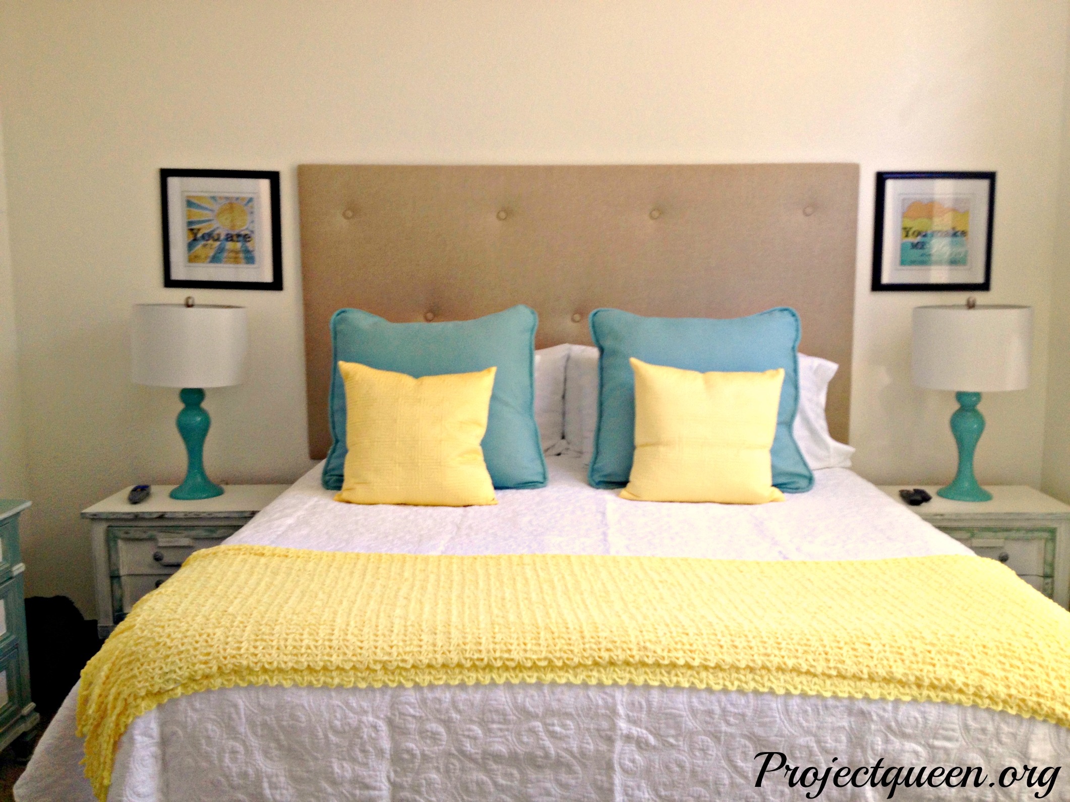 Спальня в желто голубых тонах