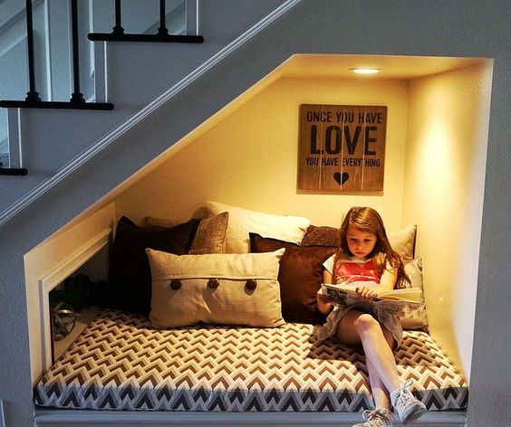 Constructing a reading nook doesnât have to be hard. Give these 4 DIY reading nook projects a try!