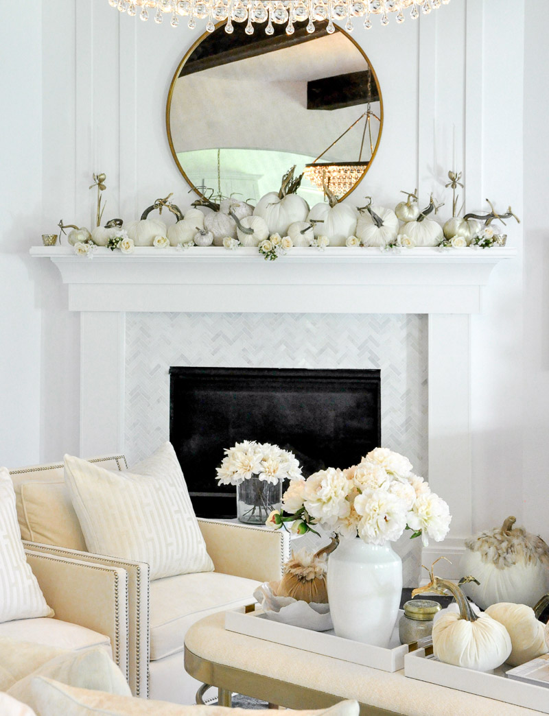 fall-living-room-white-velvet-pumpkins-f