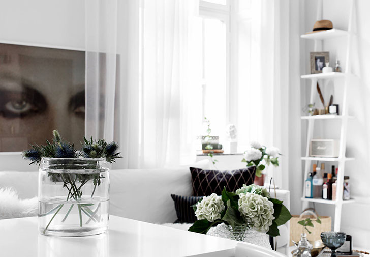 feminine-apartment-in-white-stockholm-pufikhomes-2.jpg