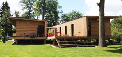 Une maison en bois intégrée dans son environnement par Hugues Tournier et Julien Berujeau