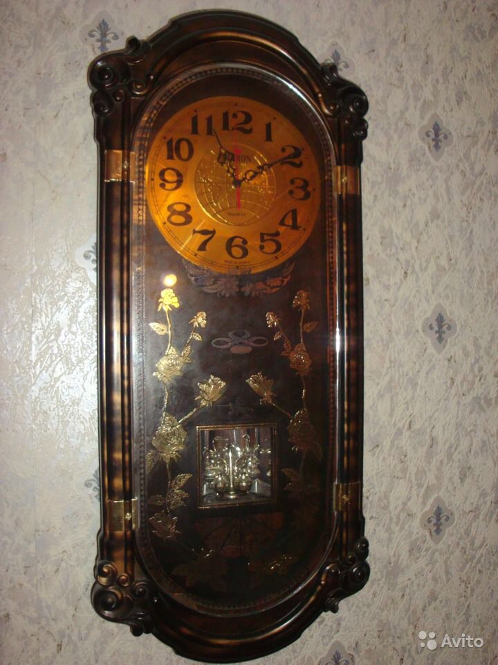 Авито часы ижевск. Советские настенные часы. Советские большие часы настольные. Настенные часы из 90-х. Часы настенные большие старые.