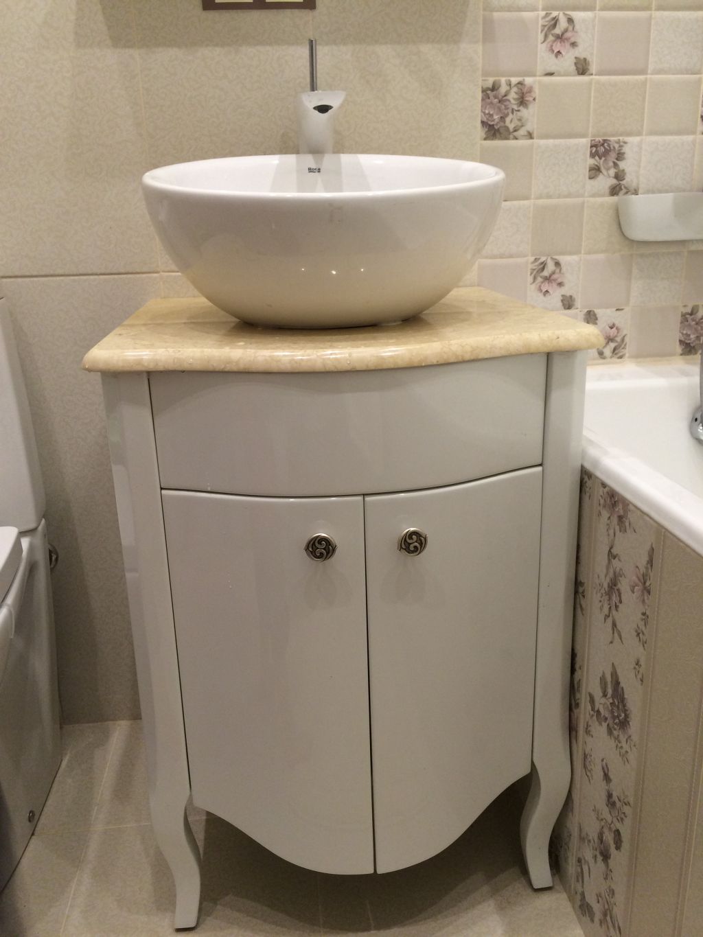 радиусная тумба под раковину в ванную комнату