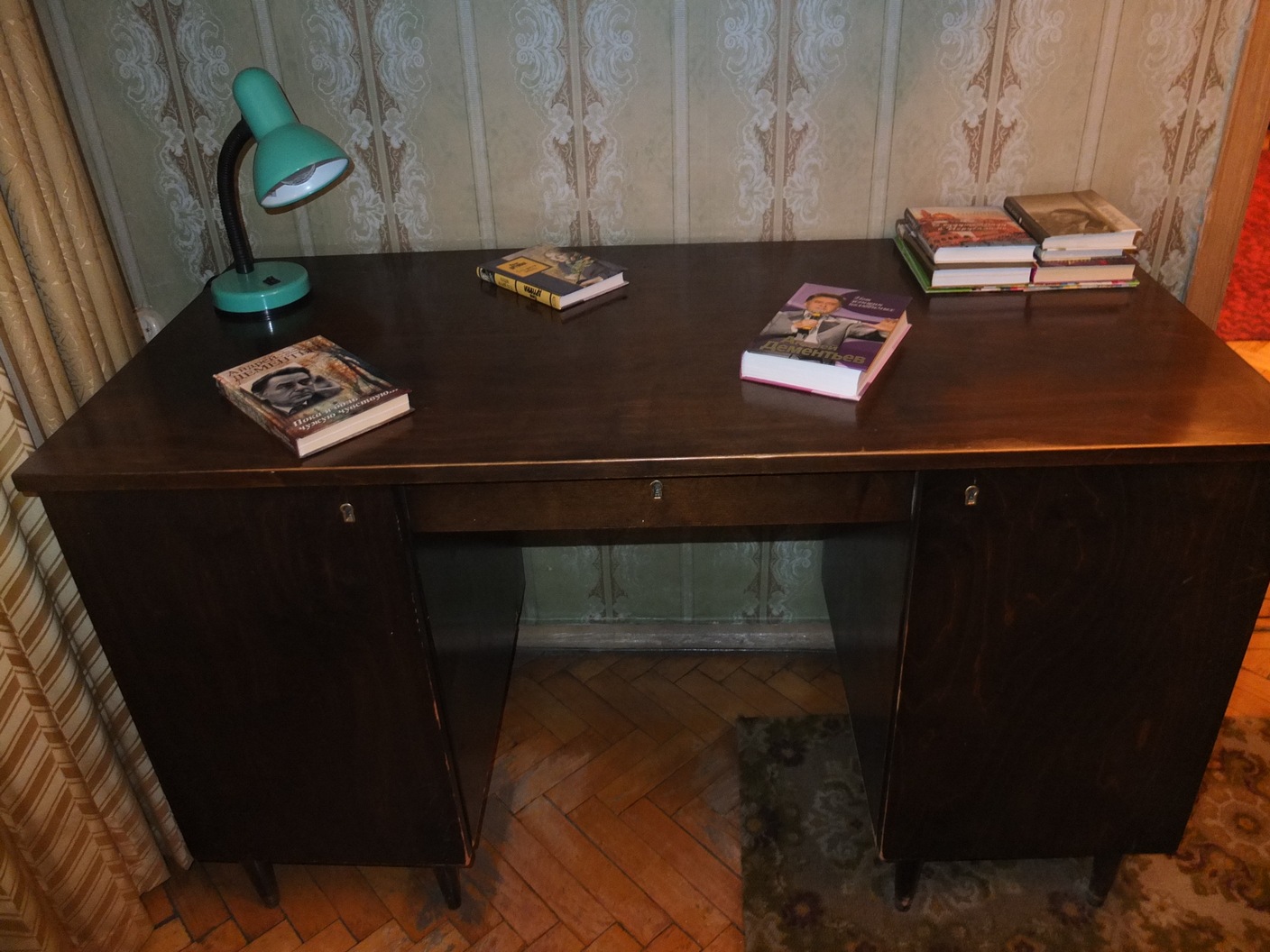 Советский письменный стол с ящиками