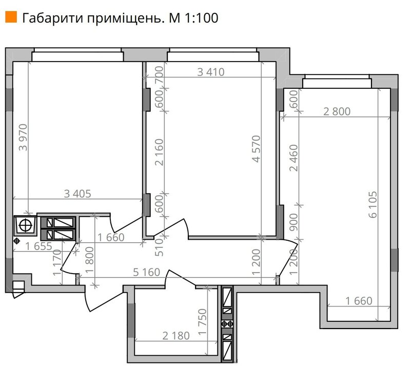 Кухня с большим окном и низким подоконником