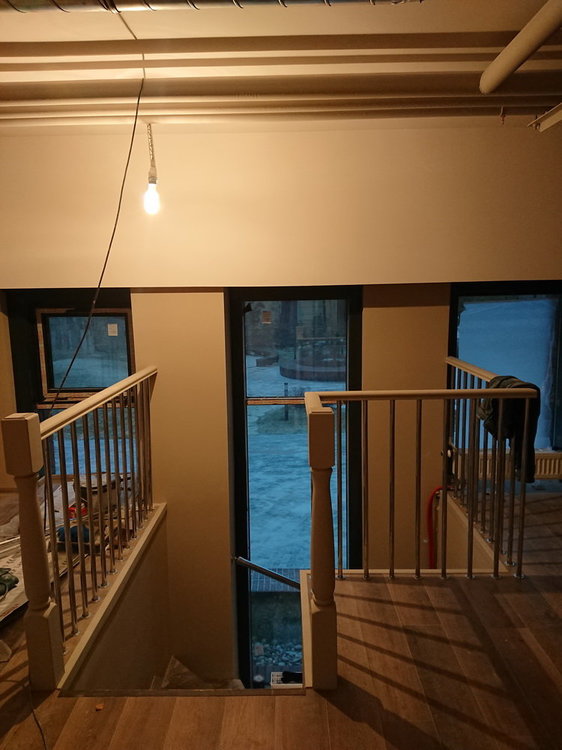 Выбор формы штор для комнаты отдыха с окнами у пола