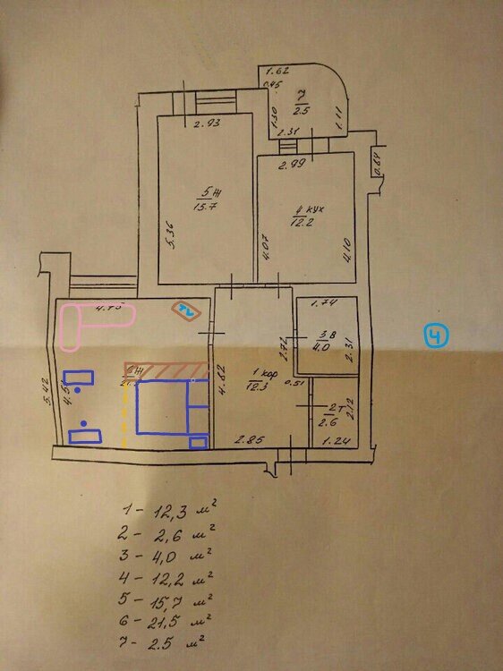 Мебель в квадратной спальне-гостиной-4